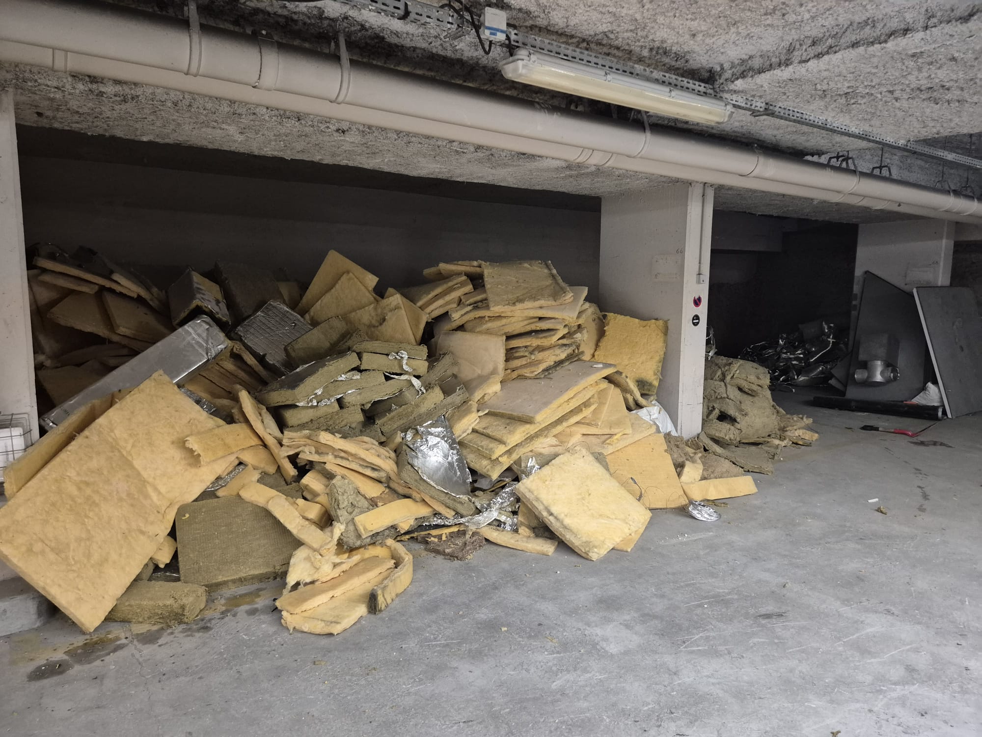Matériaux retirés lors du débarras d'une cave ou d'un local